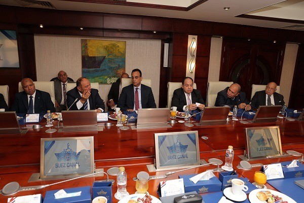 Shipping Lines Review Red Sea Situation in Talks with Suez Canal Authority